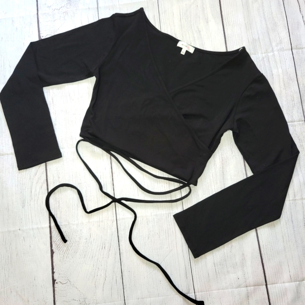 CUTE BLACK CROP TOP, CROSS STRIPS, V NECK, LONG SLEEVE